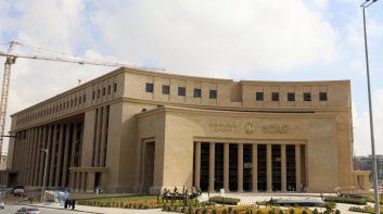 التضخم وتوترات المنطقة.. البنك المركزي يكشف أسباب خفض أسعار الفائدة